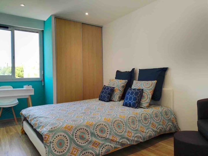 Minden anyag kiváló minőségű 
Hamis parketta, úgyhogy ne aggódj 
Könnyen karbantartható, nem kockázatos és higiénikus 