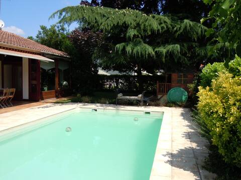 Porte de Bordeaux, 6 bedroom villa, swimming pool.