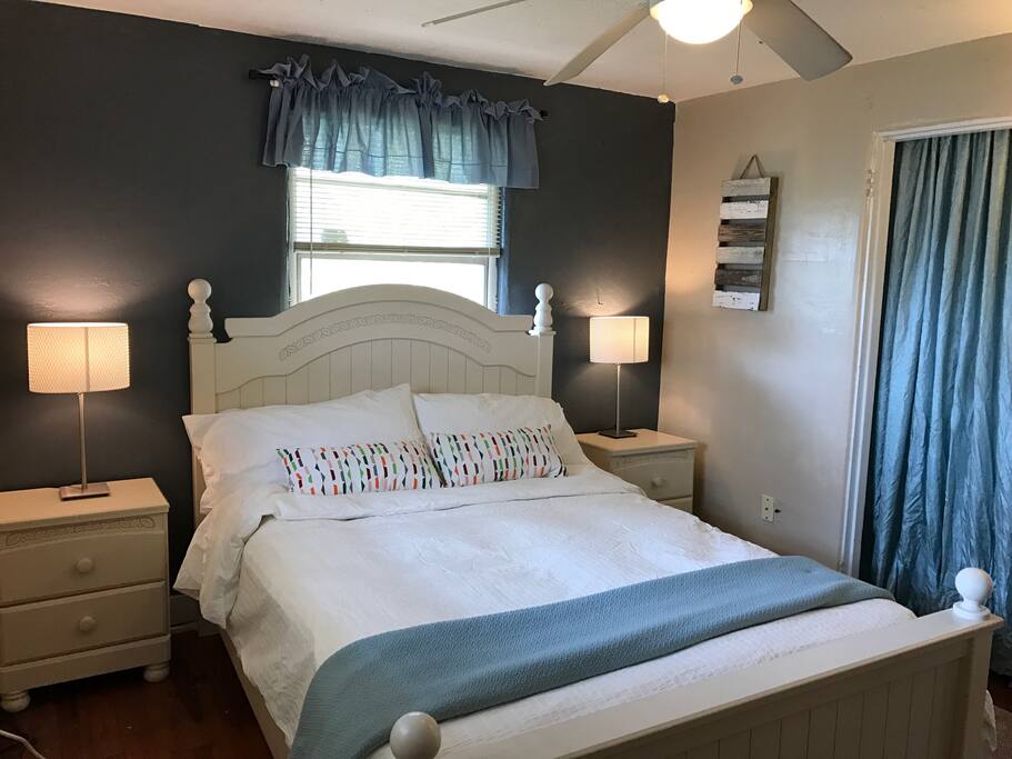 The "Driftwood Room" is a queen bedroom that has a SUPER comfy queen bed and dresser. Has own individual AC unit for individual temperature control.