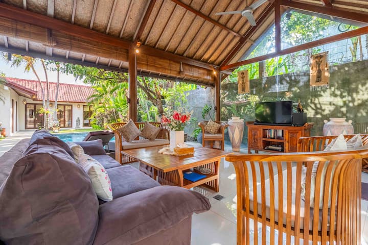 “Spacious & Quiet Villa In Eat Street Seminyak” - Bali