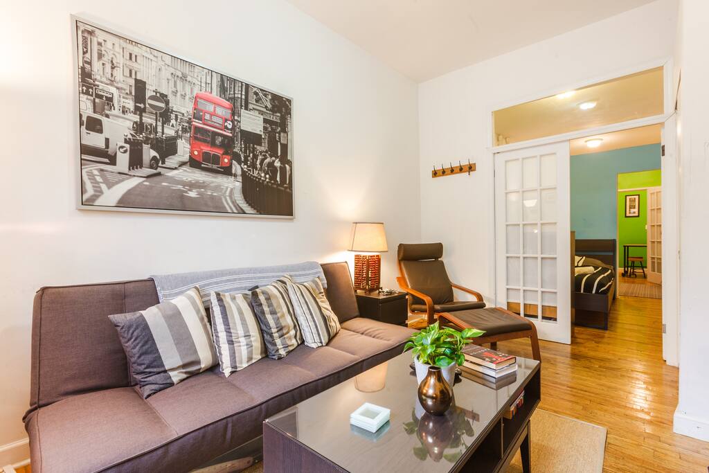 Cable, Netflix, and super-fast WiFi for our guests :) Sofa comes down to form a very comfortable bed. Extra sheets available. Living room great for relaxing.
