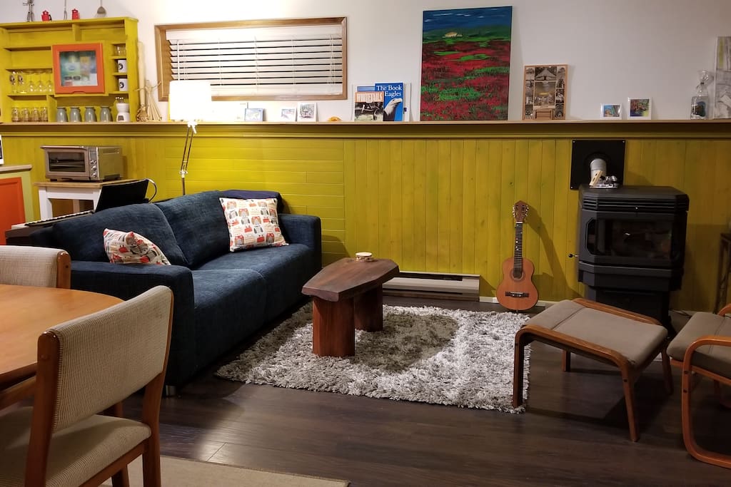 Cozy living area. A fireplace to warm your toes (October thru April only, and requires instructions prior to use).
