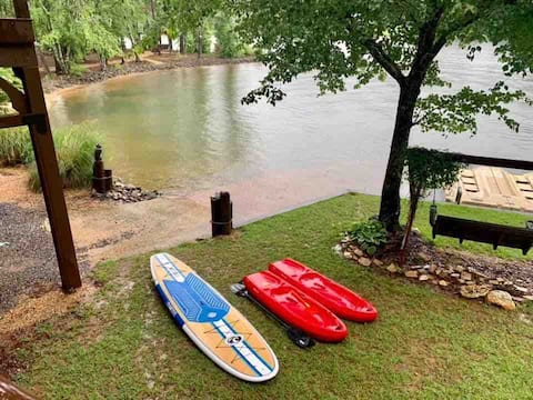 Popular Airbnb listing: Lake Martin! Swim area,Ramp,Dock,Hot Tub,Fire Pit in Alexander City / Lake Martin