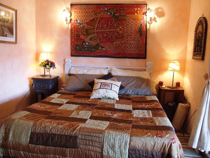 Spálňa s manželskou posteľou