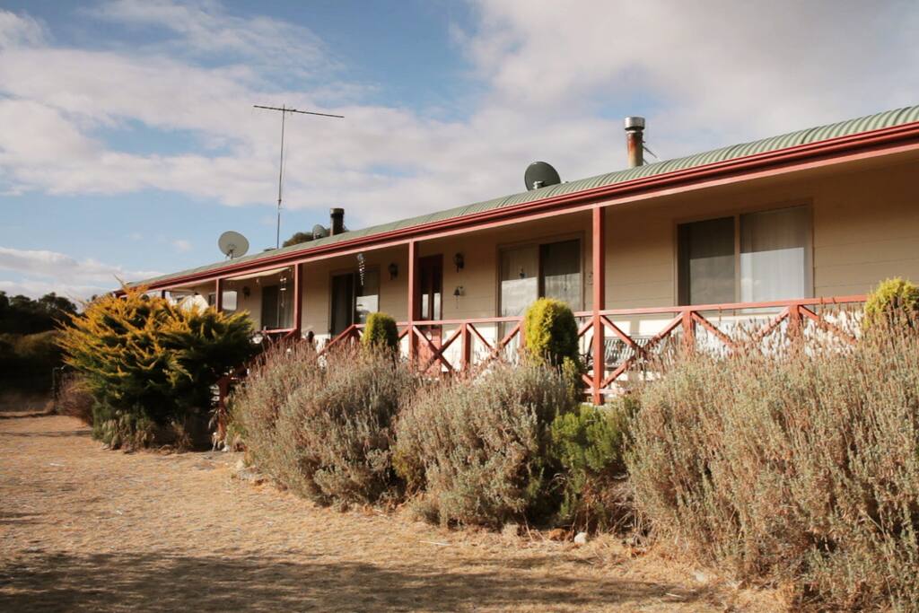 Rooms have independant access via the covered veranda
