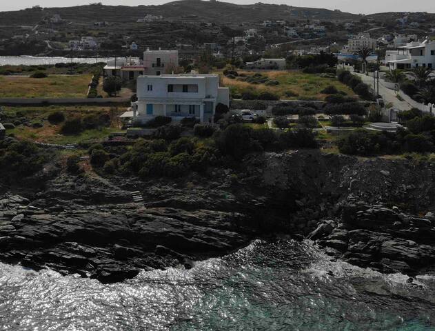 Private beach 4+1 bedroom villa at megas gialos gallery image 3