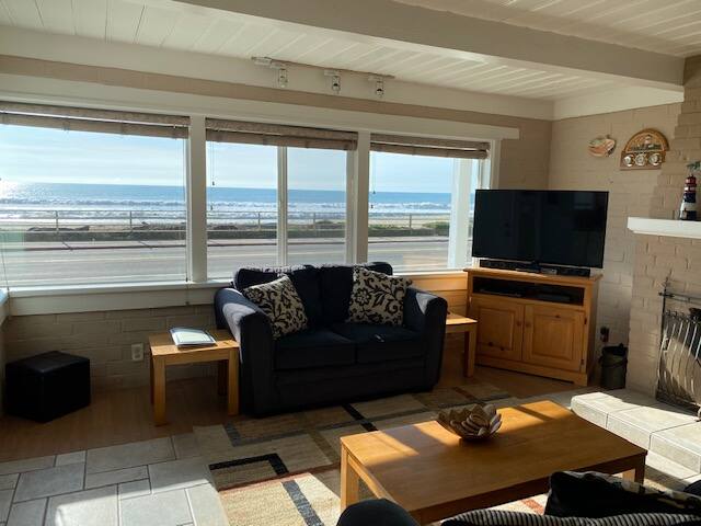 Beach Front Family Getaway in Aptos 327 gallery image 5