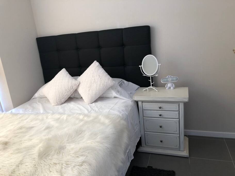 Este es el cuarto cama de dos plazas