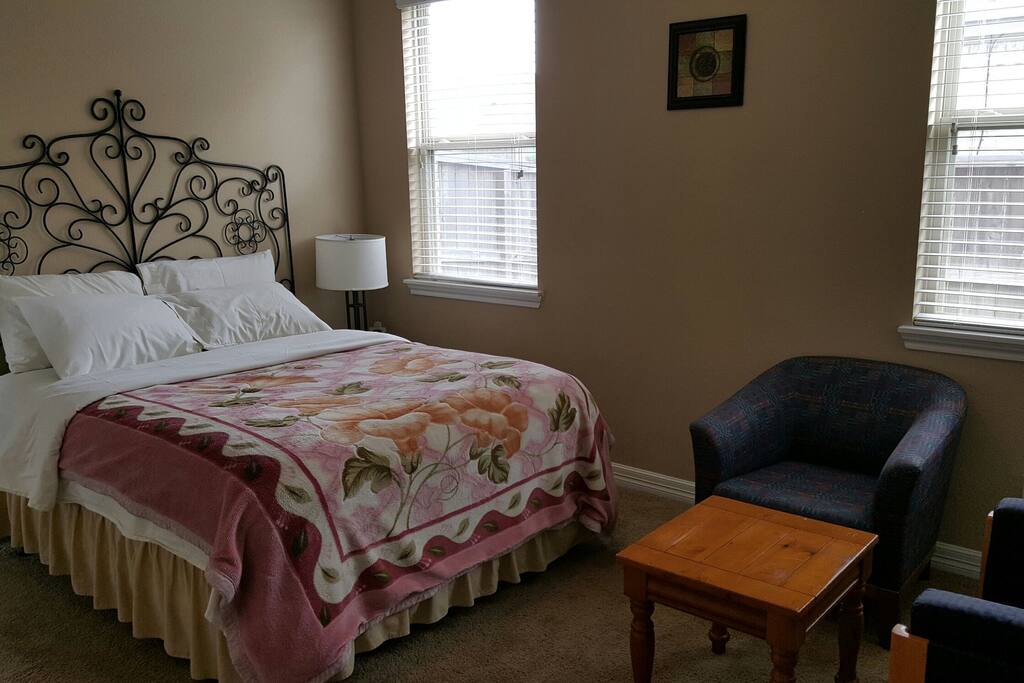Very Comfortable Queen Size Bed with Sitting Area to relax in the bedroom while kids watch TV in the Living Room, how about coffee time? Wao.
