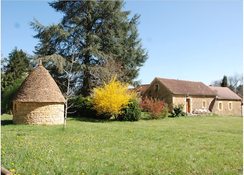 Quiet 3* Cedar Gîte with pool – 5 km from Sarlat
