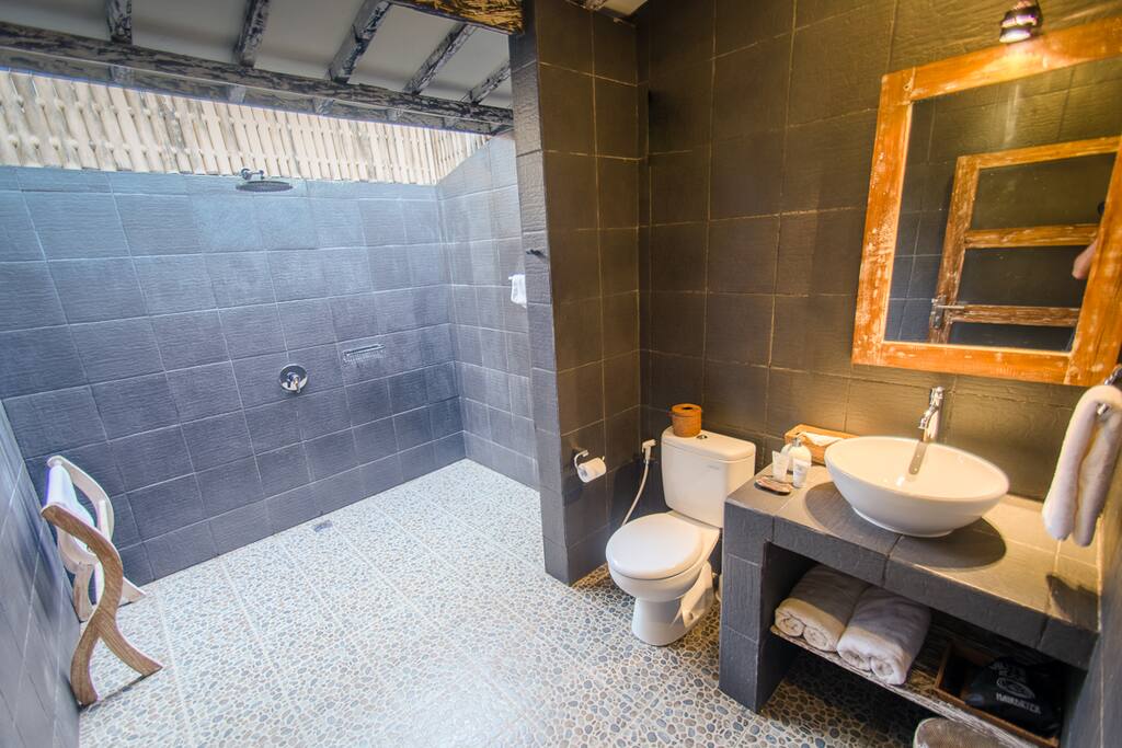 Bathroom room 1