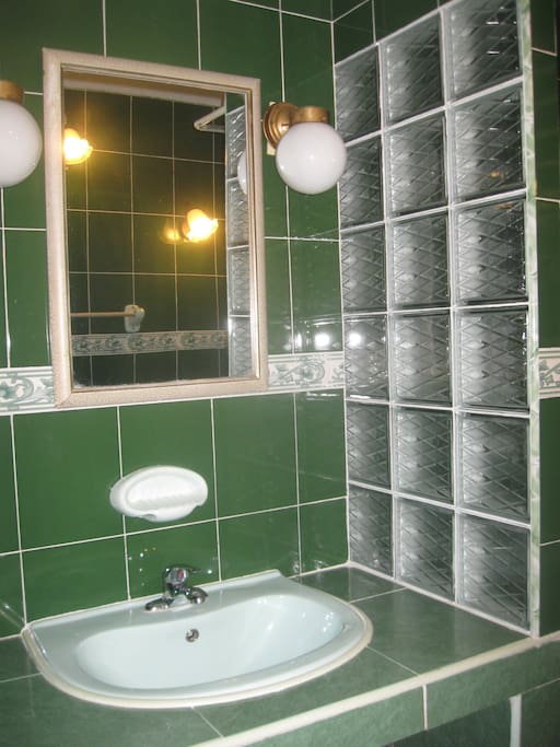 Baño con agua fria y caliente