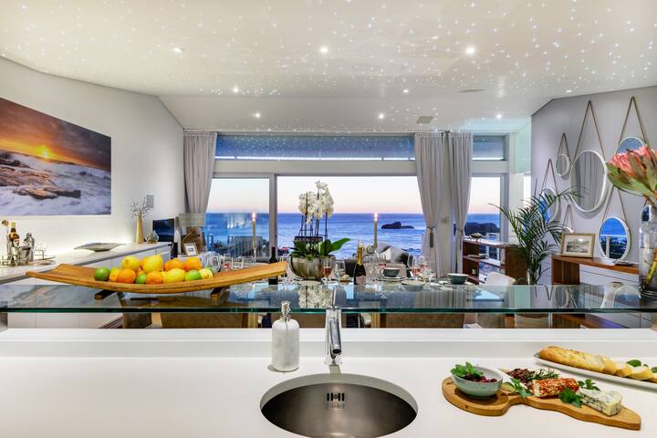Exclusive Camps Bay Villa On The Edge Of The Ocean gallery image 4