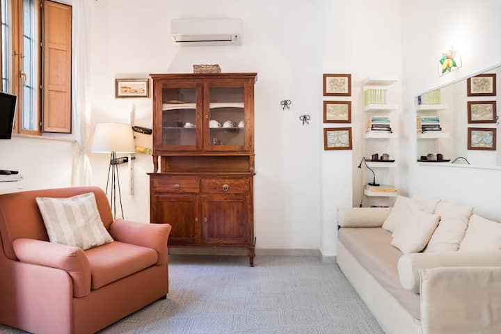 Cozy Mediterranean Apartment With Street View - Taormina