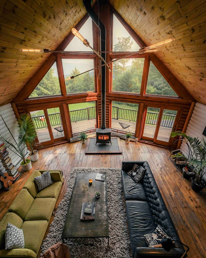 Modern & Chic Log Home-Spectacular Mountain Views!