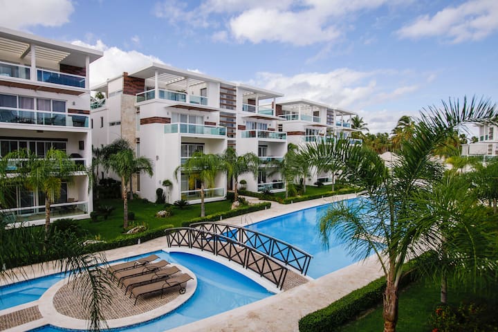 As Seen on HGTV's Caribbean Life - Walk to Beach