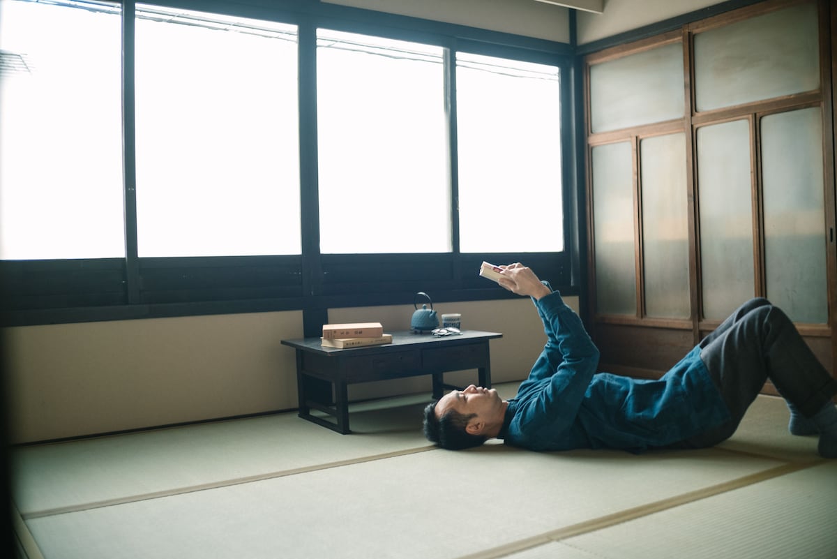 تقع في الطابق الثاني