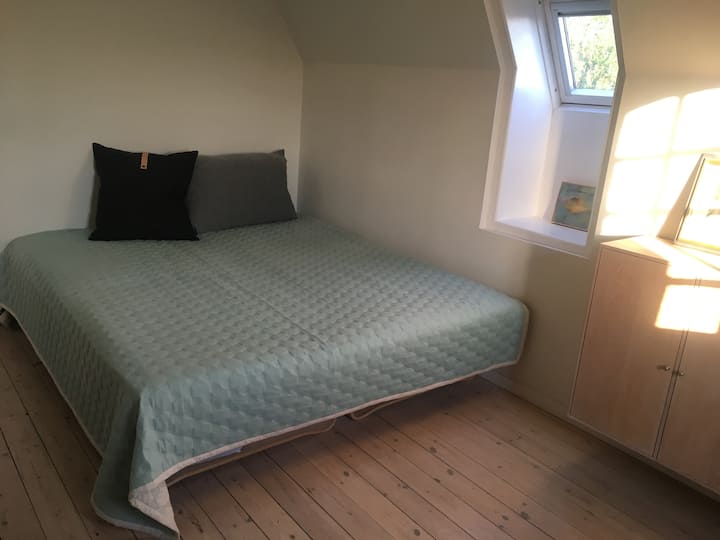 Det gröna sovrummet - dubbelsäng 180 x 200 cm