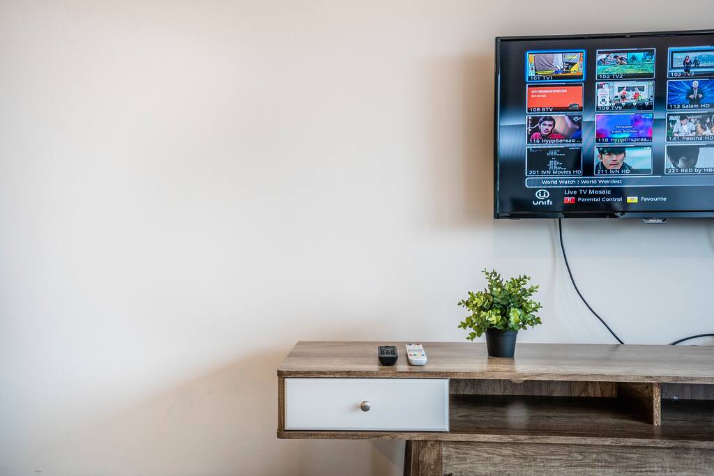 High speed Wifi & cable TV