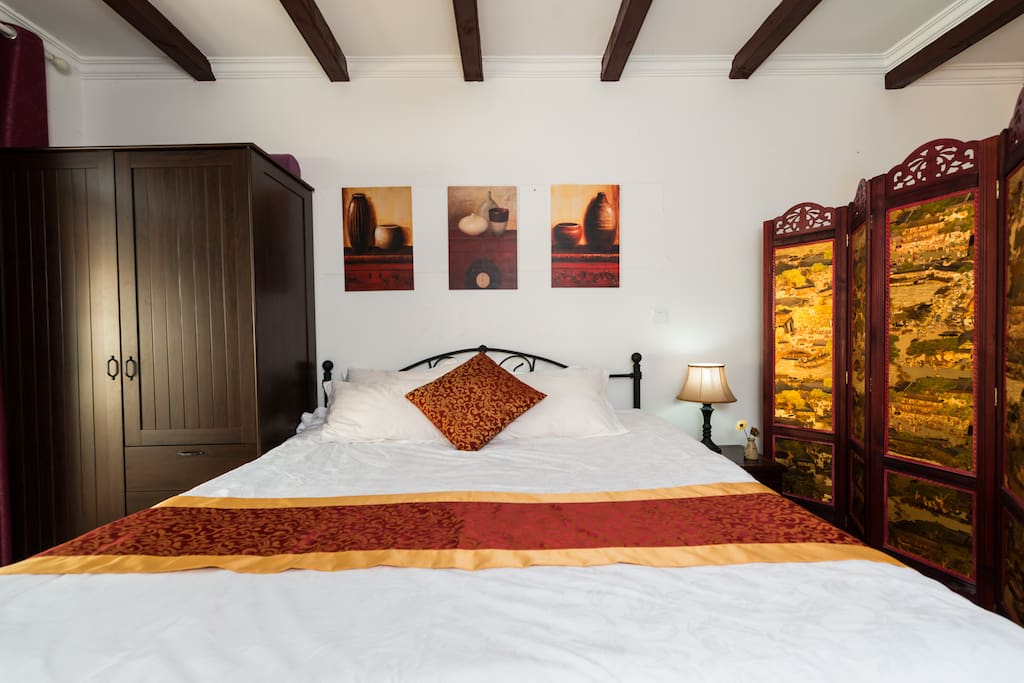Super cozy mattress with soft, high-quality cotton sheets