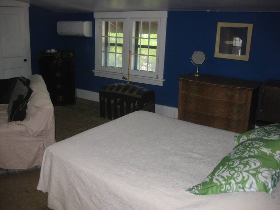 Double/Full bed.