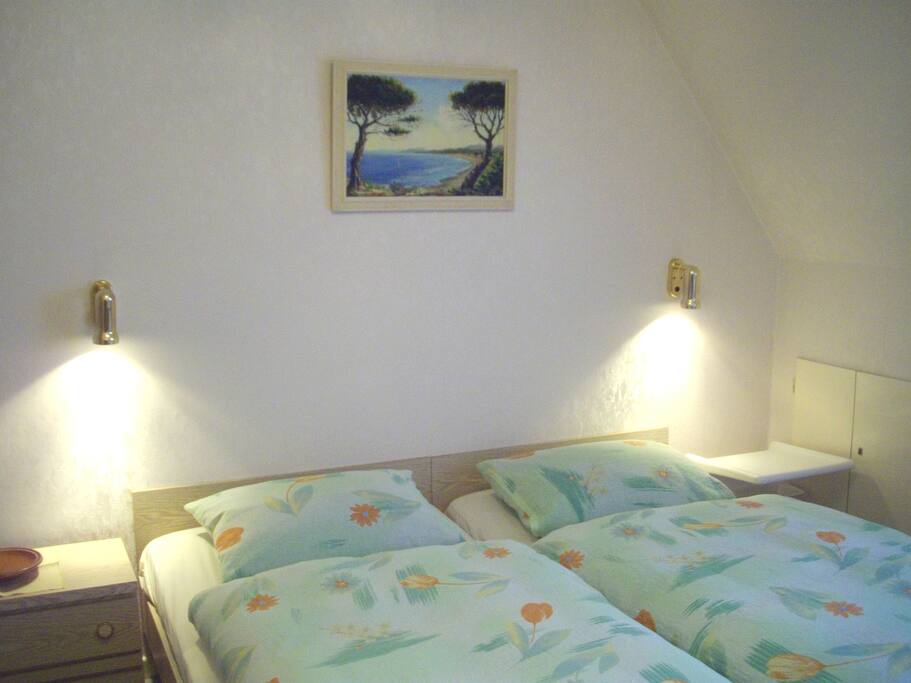 Doppelbett mit getrennten Lattenrosten 180 x 200 cm