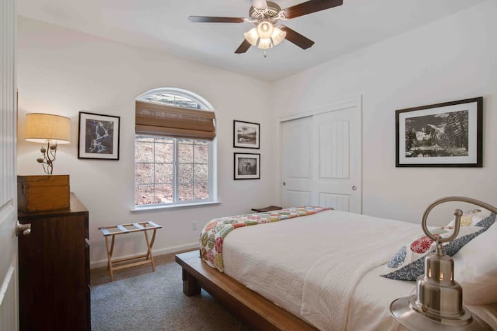 Guest bedroom