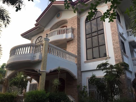 Big House Norte-8 Bedroom near Robinson’s mall