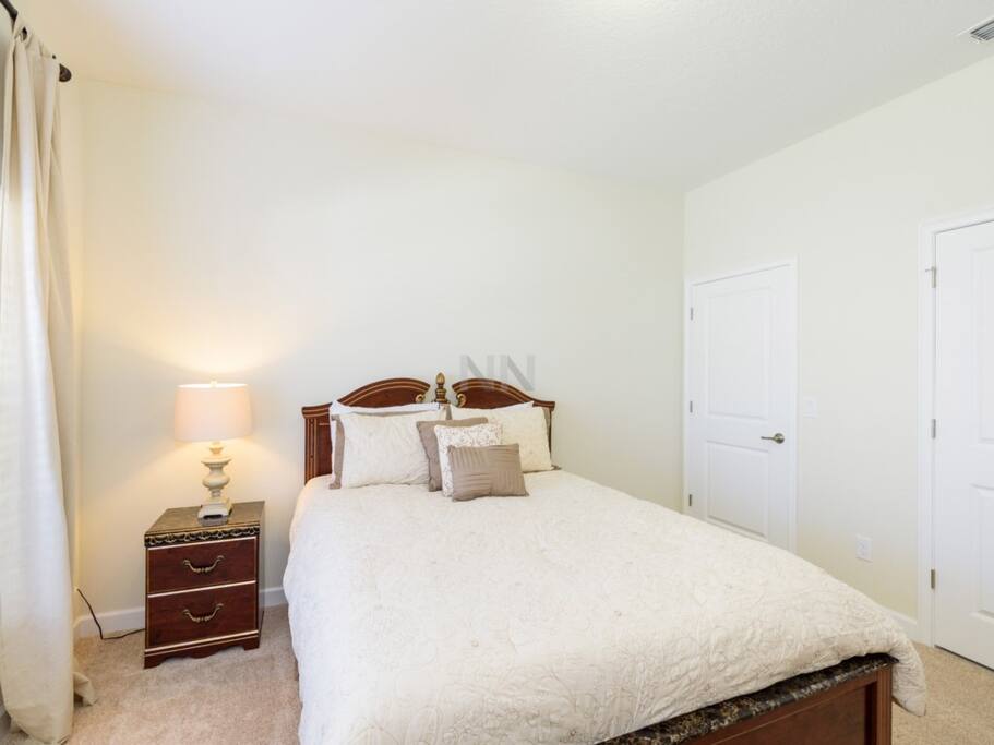 Bedroom,Indoors,Room,Chest,Drawer