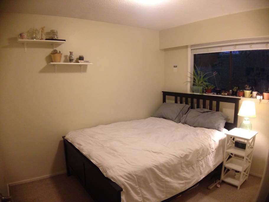 Bedroom 2 - Queen bed