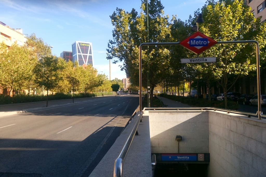 Estación metro línea 9 a 3 minutos de la casa