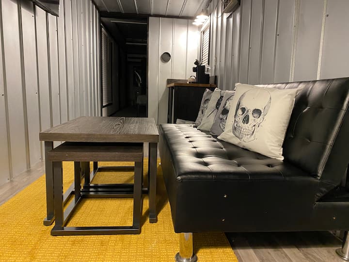 Mini House - Modern Space Inside 18 Wheeler - Uvalde, TX