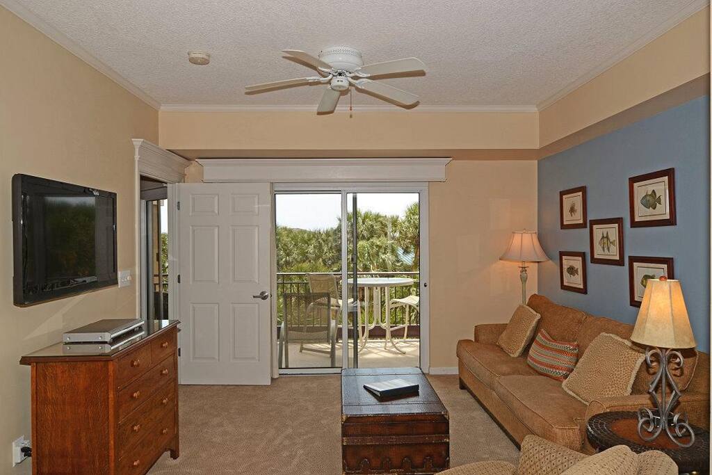 Living Room Has Flat Panel TV