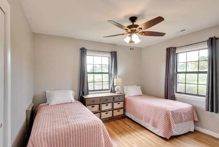 Grande maison chambre avec lits jumeaux