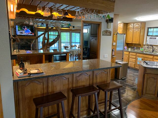 Boat House – Lake Front Marina Home gallery image 4