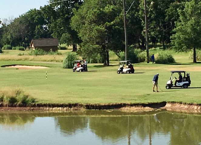 10th Fairway Condo less than 2 miles from OU
