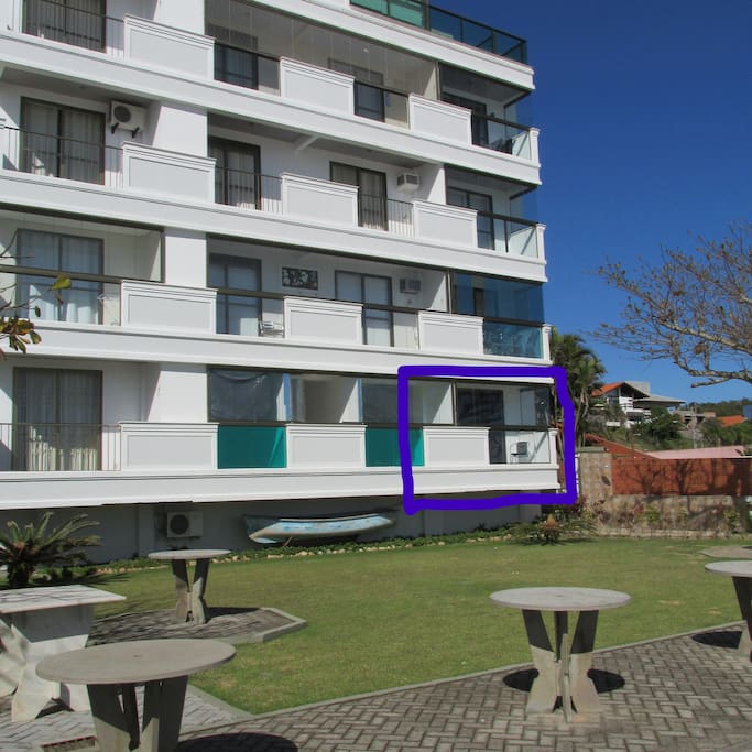 Apartamento com Varanda do Quarto Marcada em Azul.