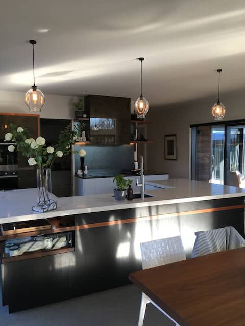 2 bedrooms dual access ensuite, breakfast. Luxury