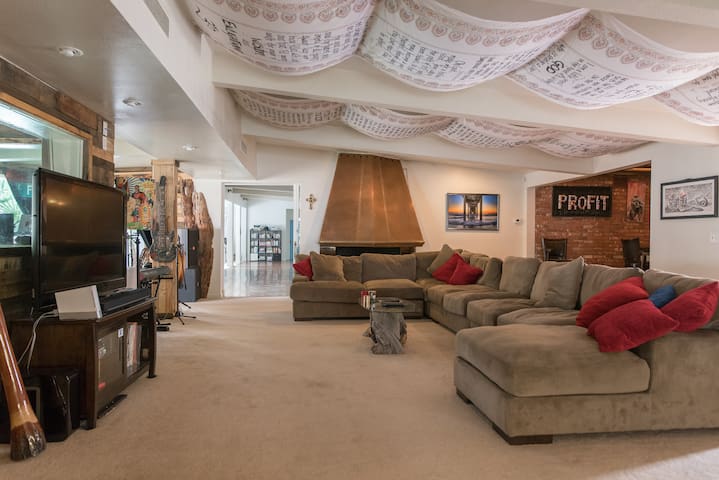 Creative Oasis @6th&FRANKLIN