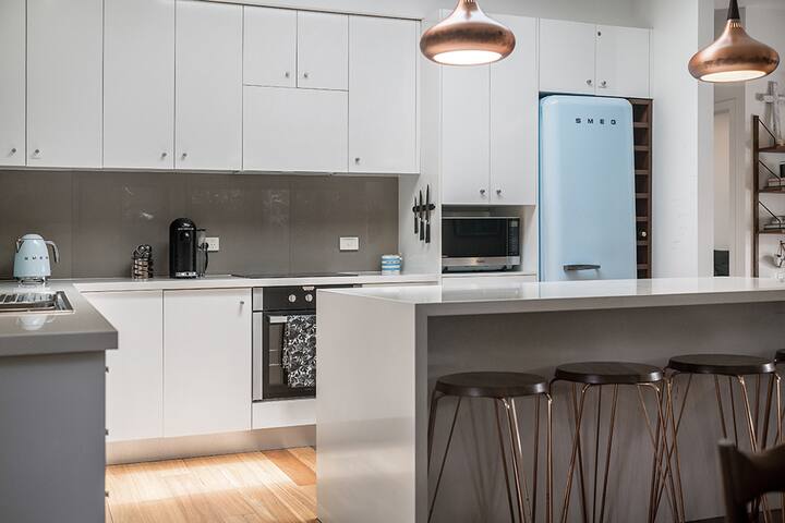 Kingsley Palms . Family Abode Walk to Town gallery image 2