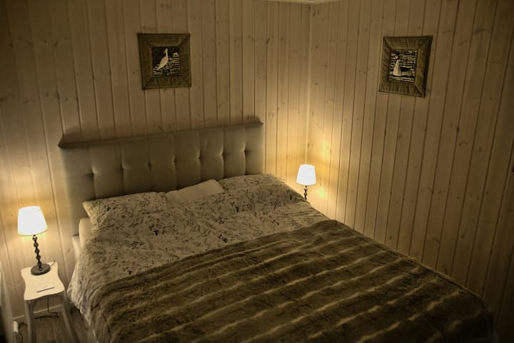 Spálňa s 1,60m širokou posteľou