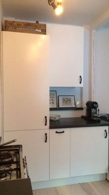 Another one of the right side of the kitchen.