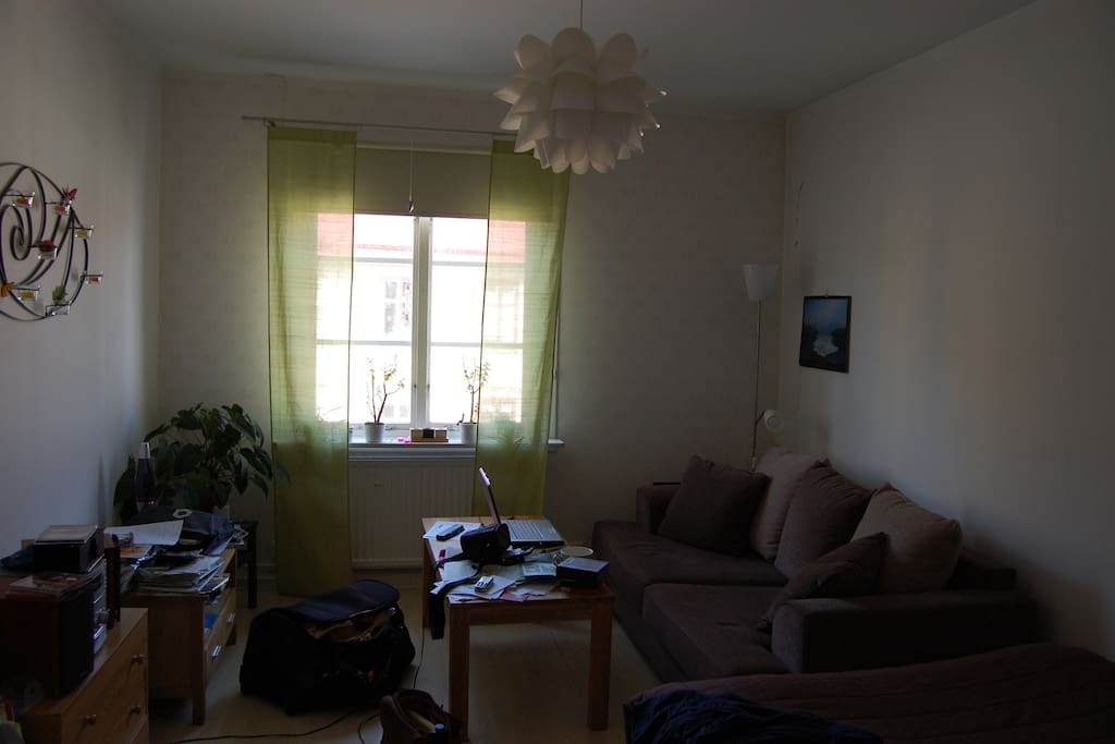 Part of bed- & living room