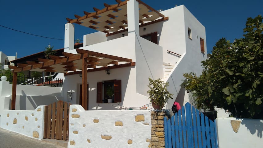 Vicky's House, Lipsi