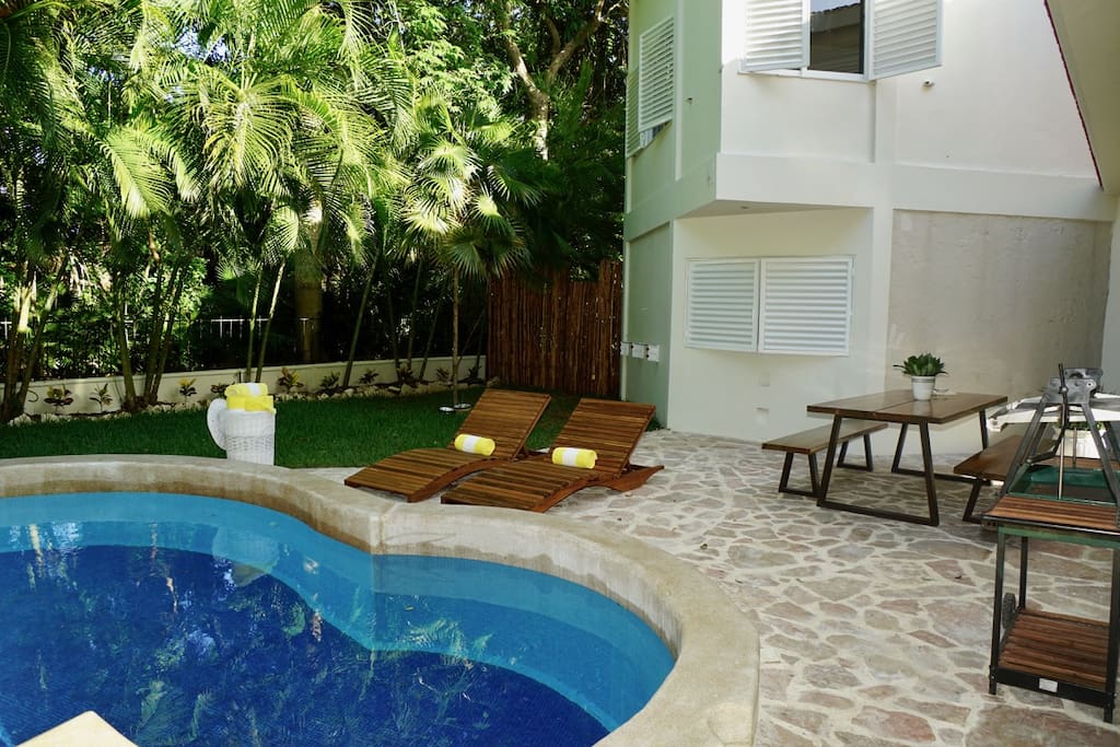 Sun chairs / Private pool / Outdoor luxury furniture