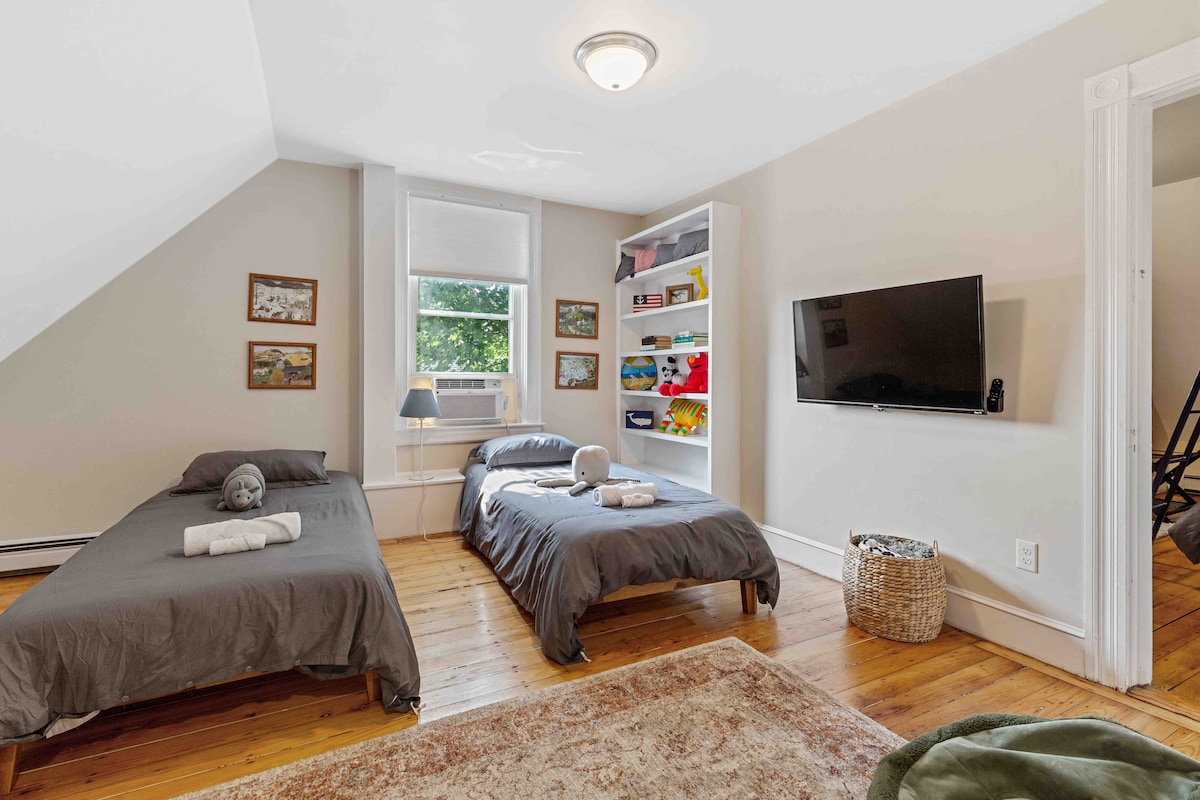 ห้องนอน 5 บนชั้น 3 (เตียงแฝดสองหลัง)