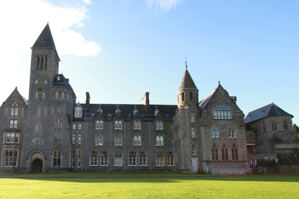 Old Abbey monastery apartment with Loch Ness view. Apartments for