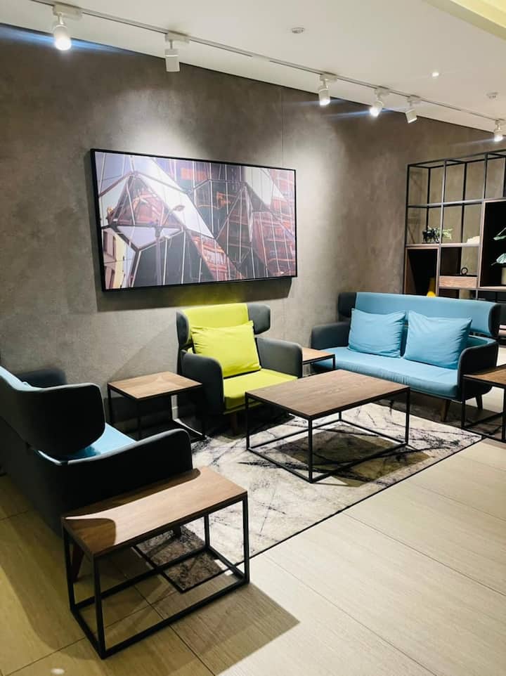 Lovely 2 Bedroom apartment with an amazing view! Condominiums for