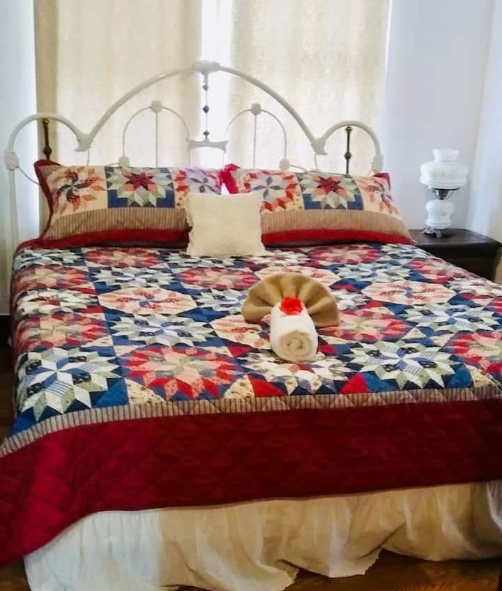 Pearls Parlor located in Historic Trucountry Inn h Boutique hotels for Rent in Brady, Texas