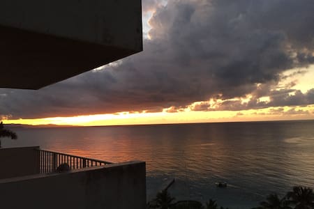 Beach Front Condo (Montego Bay Club)